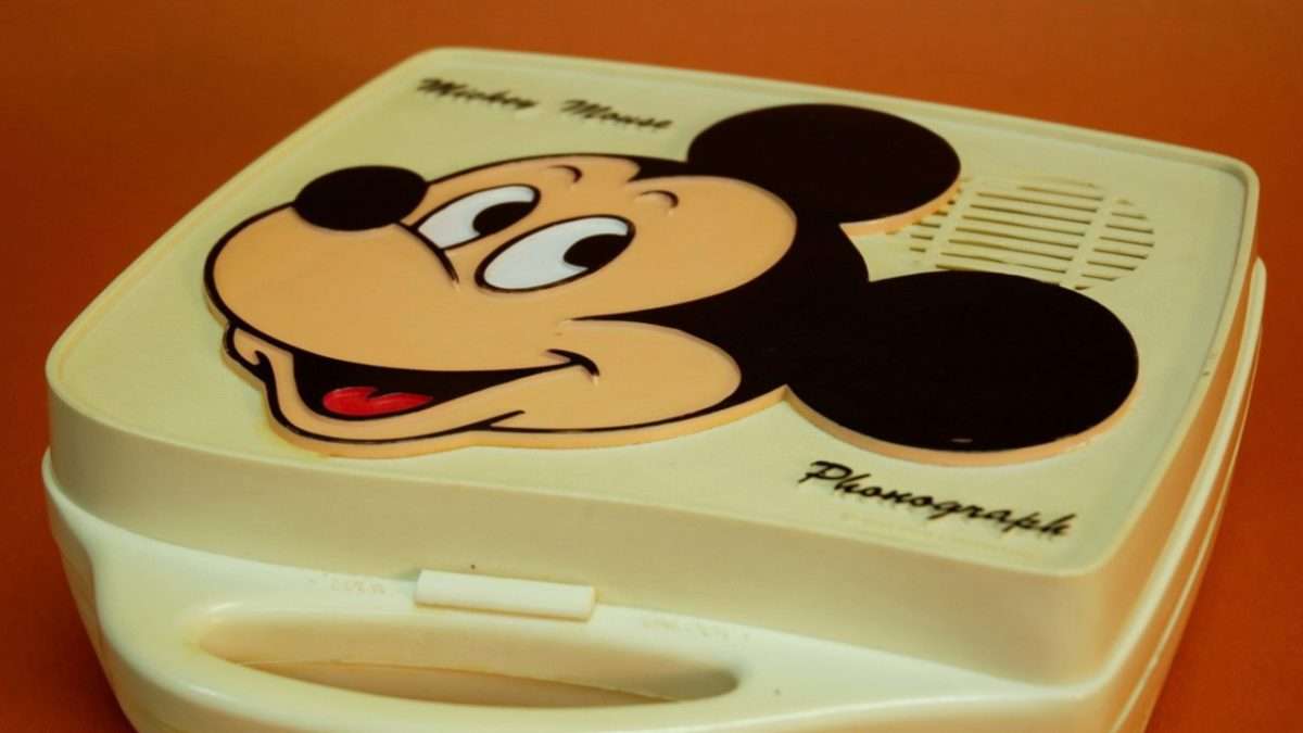 Micky Maus wird 93 Jahre alt - wie eine kleine Maus zu einem großen Medienstar wurde 5 Eine Brotbox mit Micky Maus Gesicht.