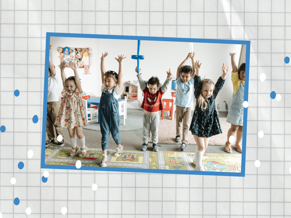 Schulkinder in ihrem Klassenzimmer