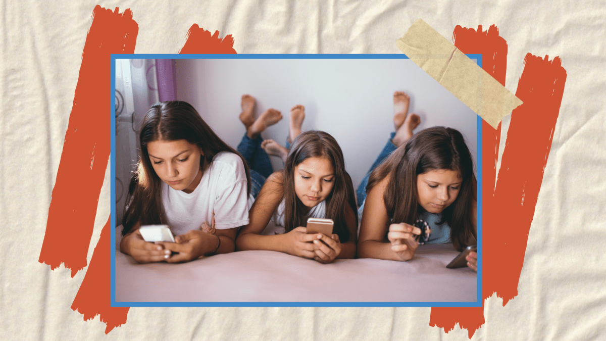 Das Bild zeigt drei Jugendliche, die nebeneinander auf einem Bett liegen und auf ihre Smartphones schauen. Sie sind in ihre Geräte vertieft, während ihre Beine entspannt nach hinten ausgestreckt sind. Das Bild ist von einem bunten Rahmen mit orangefarbenen und blauen Akzenten umgeben, was einen kreativen und modernen Eindruck vermittelt.